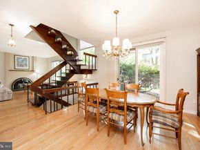 9 Avignon 9, Devon PA 19333