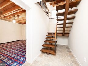 9 Avignon 9, Devon PA 19333