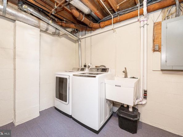 9 Avignon 9, Devon PA 19333