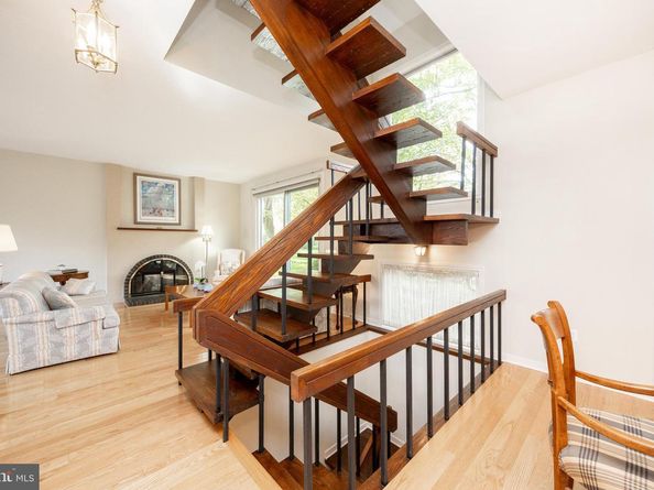 9 Avignon 9, Devon PA 19333