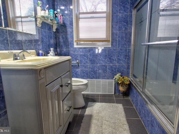 1336 Longshore Avenue, Philadelphia PA 19111