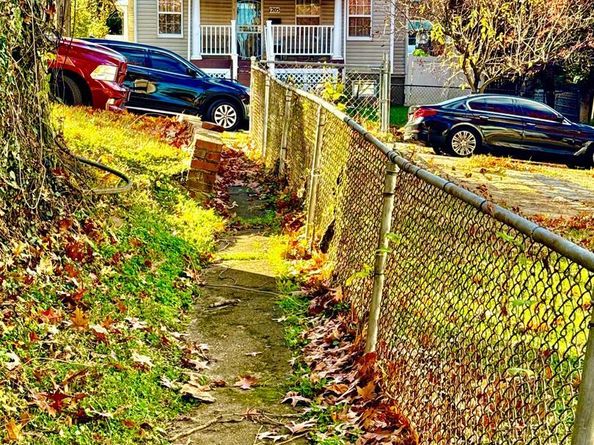 1208 44TH Place SE, Washington DC 20019