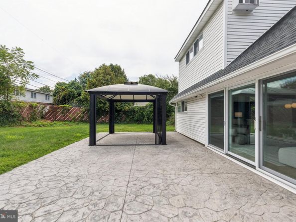 28 Rust Hill Road, Levittown PA 19056