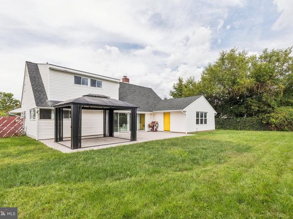 28 Rust Hill Road, Levittown PA 19056