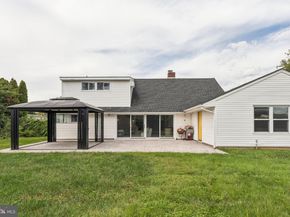 28 Rust Hill Road, Levittown PA 19056