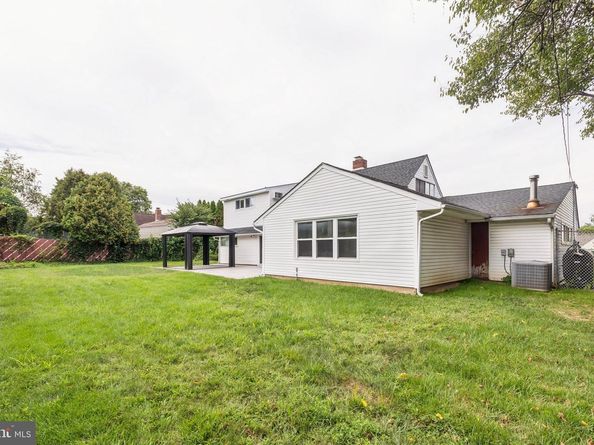 28 Rust Hill Road, Levittown PA 19056