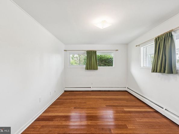 28 Rust Hill Road, Levittown PA 19056