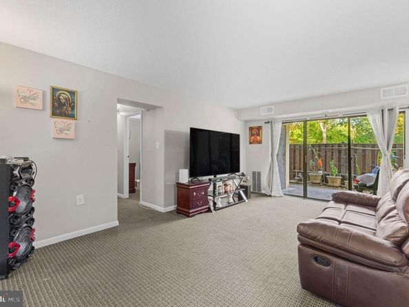 615 Center Street T4, Herndon VA 20170