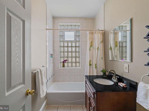 215 Christian Street, Philadelphia PA 19147