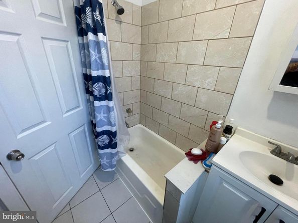 2711 W Oakdale Street, Philadelphia PA 19132