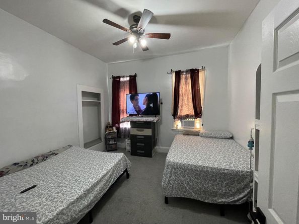 2711 W Oakdale Street, Philadelphia PA 19132