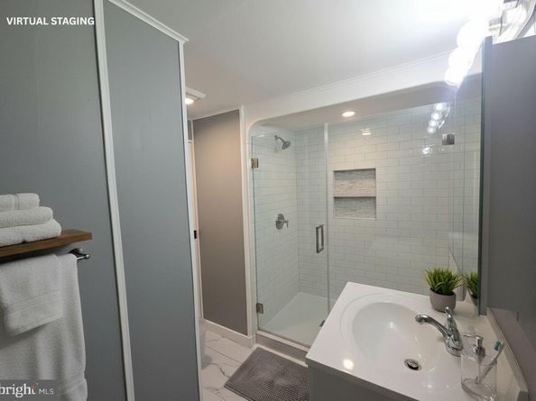 6424 Guyer Avenue, Philadelphia PA 19142