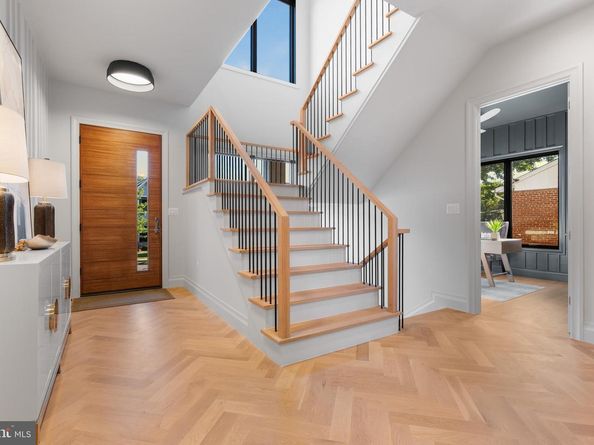6301 31st Street N, Arlington VA 22207