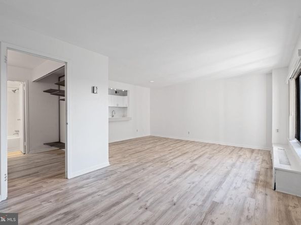 3100 S Manchester Street 909, Falls Church VA 22044