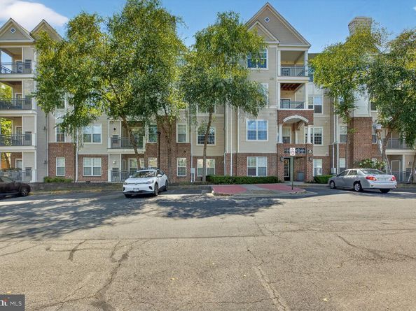 3021 Nicosh Circle 1108, Falls Church VA 22042