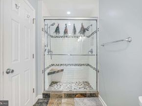 7740 Willow Point Drive 7740, Falls Church VA 22042