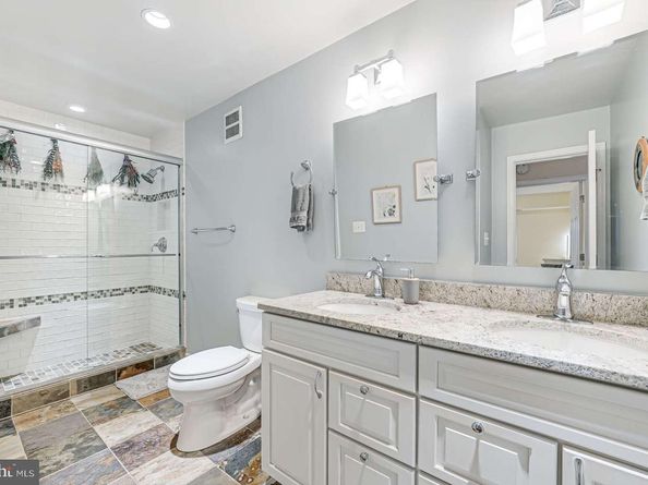 7740 Willow Point Drive 7740, Falls Church VA 22042