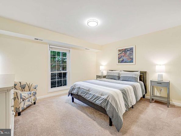 7740 Willow Point Drive 7740, Falls Church VA 22042