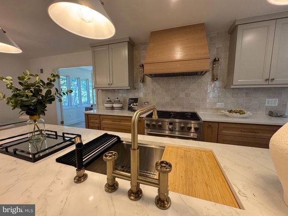 9802 Clyde Court, Vienna VA 22181