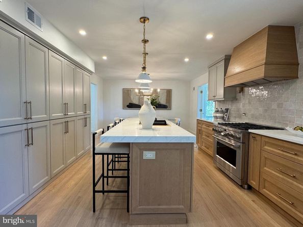 9802 Clyde Court, Vienna VA 22181