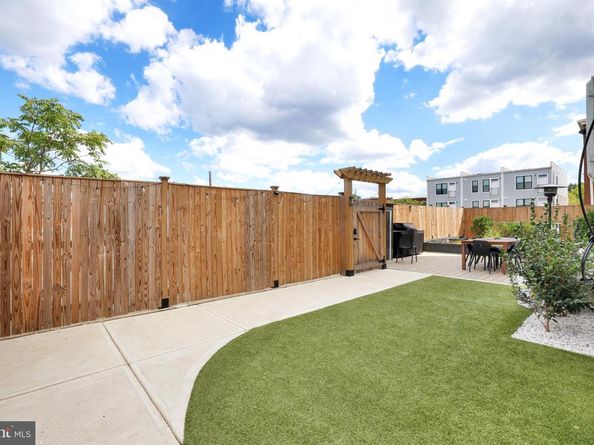 217 16TH Street NE 7, Washington DC 20002