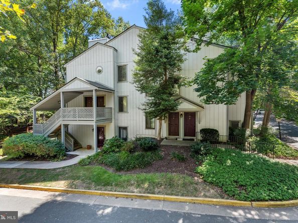 2245 Hunters Run Drive, Reston VA 20191