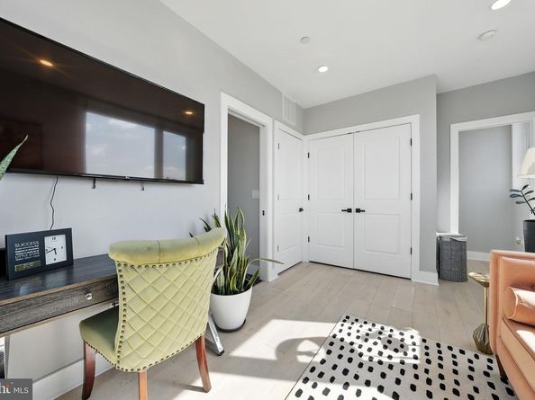 1915 H Street NE PH1, Washington DC 20002