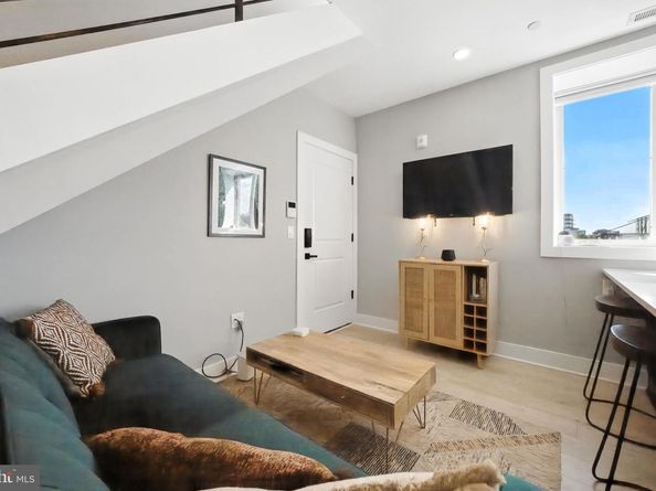 1915 H Street NE PH1, Washington DC 20002