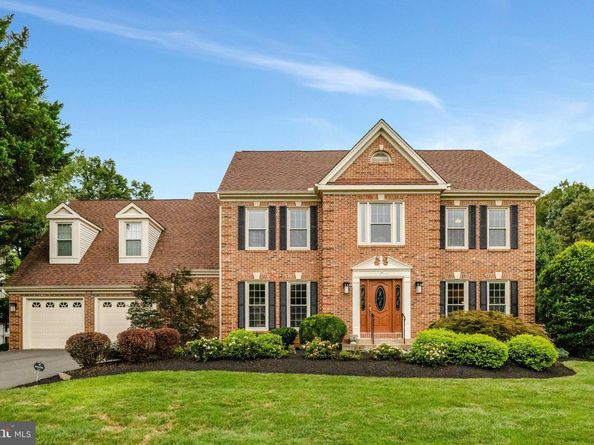 678 Old Hunt Way, Herndon VA 20170