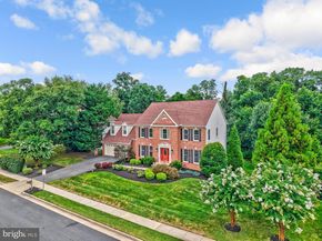 678 Old Hunt Way, Herndon VA 20170