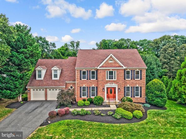 678 Old Hunt Way, Herndon VA 20170