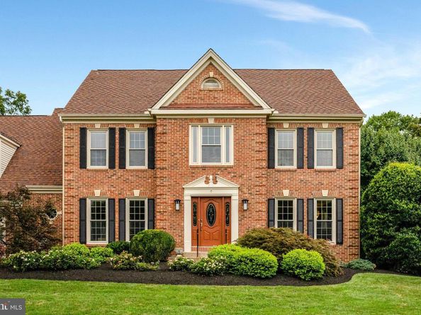678 Old Hunt Way, Herndon VA 20170