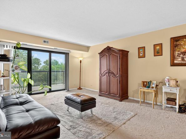 309 Yoakum Parkway 914, Alexandria VA 22304