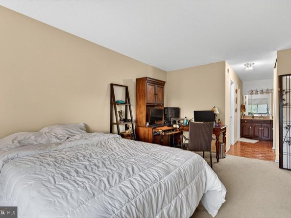 309 Yoakum Parkway 914, Alexandria VA 22304