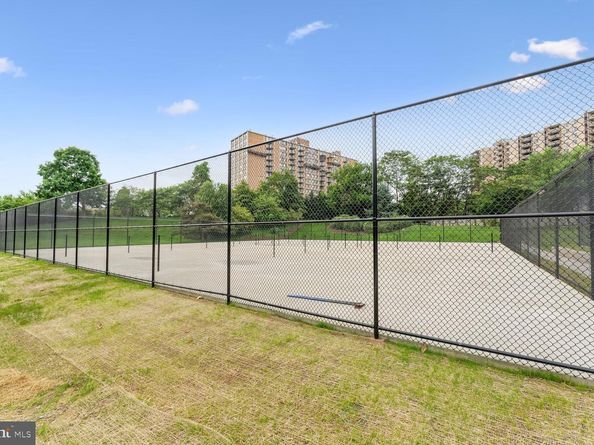 309 Yoakum Parkway 914, Alexandria VA 22304