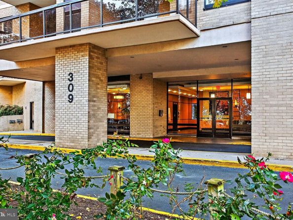 309 Yoakum Parkway 914, Alexandria VA 22304