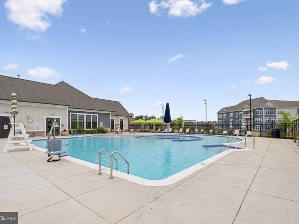 21630 Hawksbill High Circle 302, Sterling VA 20164