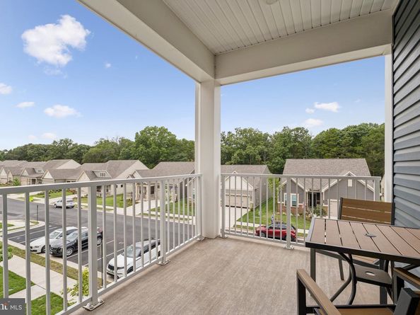 21630 Hawksbill High Circle 302, Sterling VA 20164