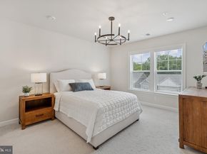 21630 Hawksbill High Circle 302, Sterling VA 20164