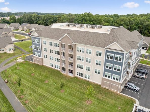 21630 Hawksbill High Circle 302, Sterling VA 20164