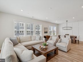 21630 Hawksbill High Circle 302, Sterling VA 20164