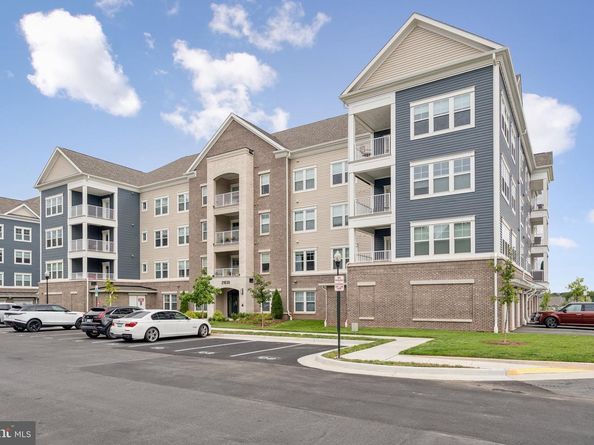 21630 Hawksbill High Circle 302, Sterling VA 20164