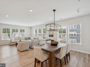 21630 Hawksbill High Circle 302, Sterling VA 20164