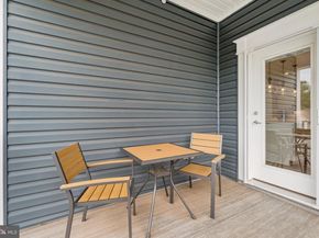 21630 Hawksbill High Circle 302, Sterling VA 20164