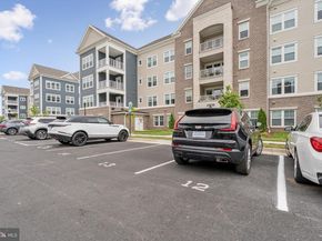 21630 Hawksbill High Circle 302, Sterling VA 20164