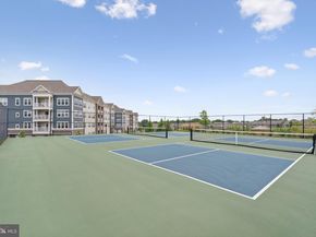 21630 Hawksbill High Circle 302, Sterling VA 20164