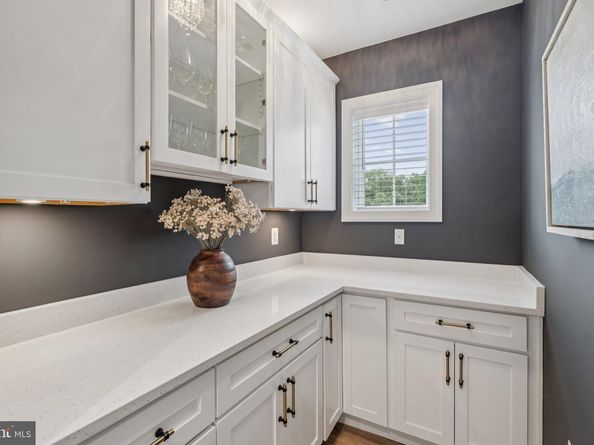 21630 Hawksbill High Circle 302, Sterling VA 20164