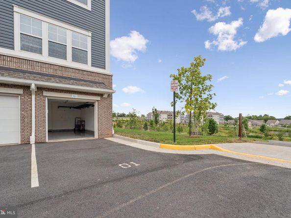 21630 Hawksbill High Circle 302, Sterling VA 20164