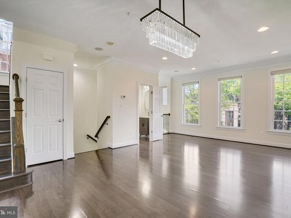 2082 Hutchison Grove Court, Falls Church VA 22043
