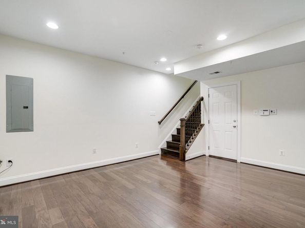 2082 Hutchison Grove Court, Falls Church VA 22043